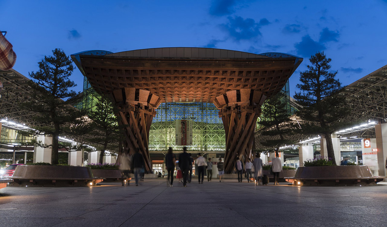 石川県の中心都市金沢市の金沢駅の風景写真