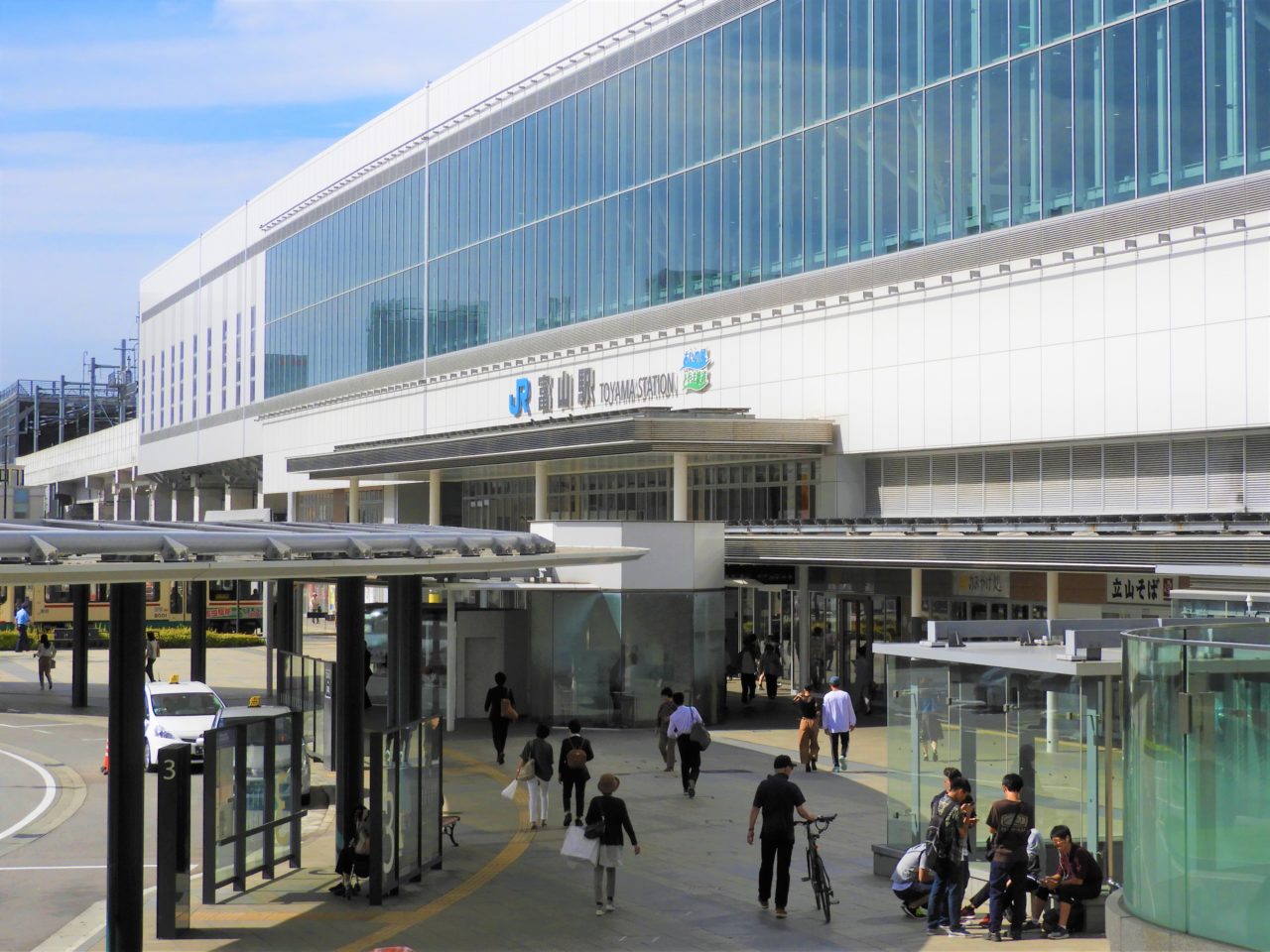 マリエとやまのある富山駅南口の風景写真