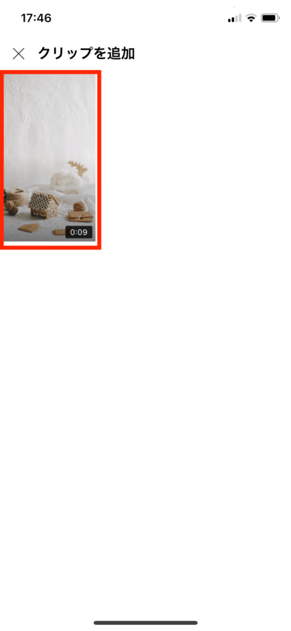 YouTubeで画面左下のサムネイルをタップした場合、カメラロールの動画が表示されるので、アップロードしたいものをタップします。の操作のスクリーンショット
